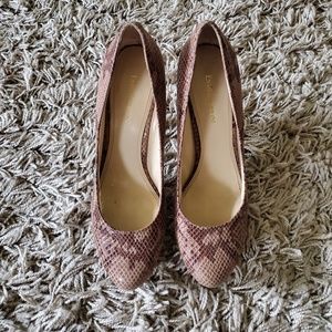Brown snake skin pumps